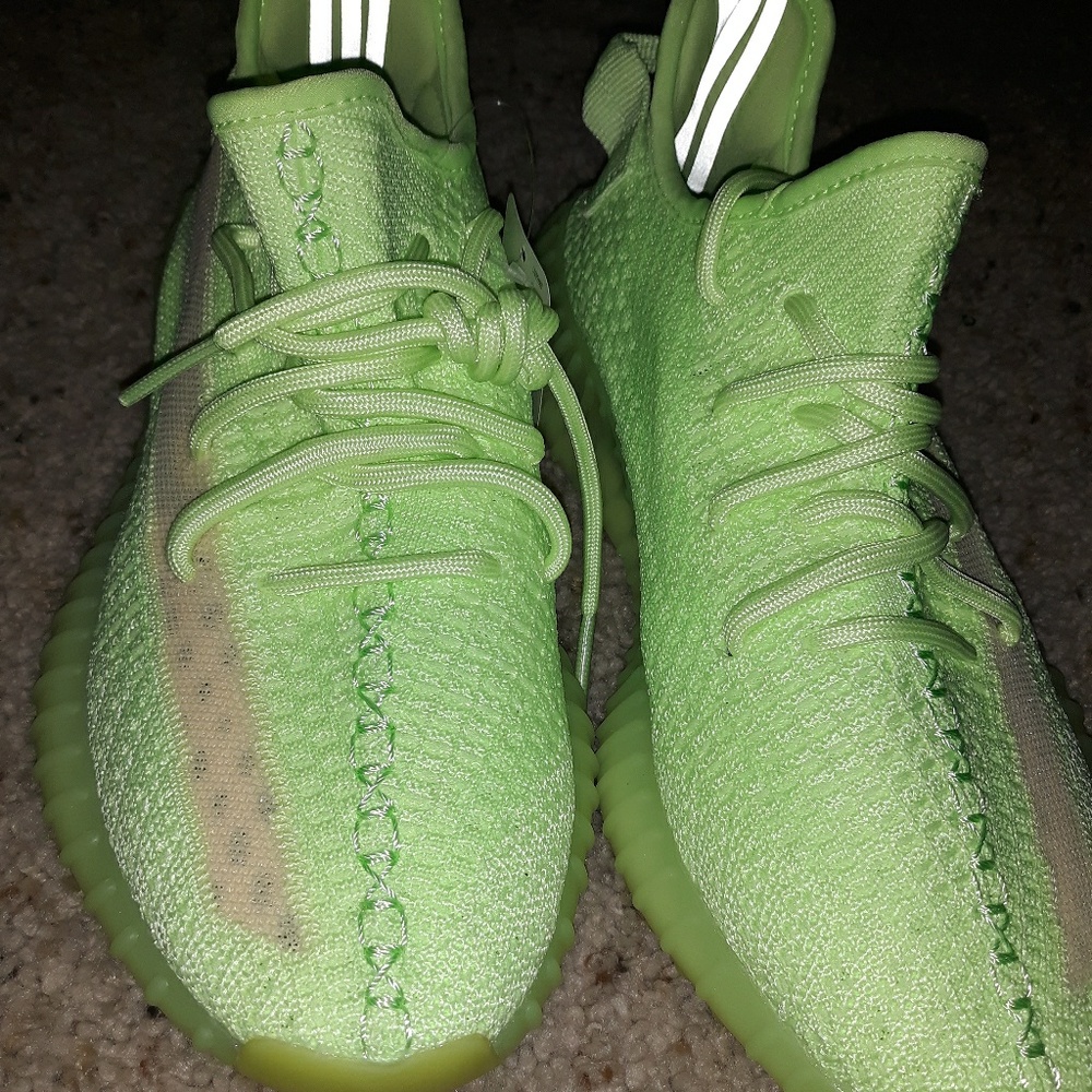 Yeezy boost 350 v2 GID glow in the dark